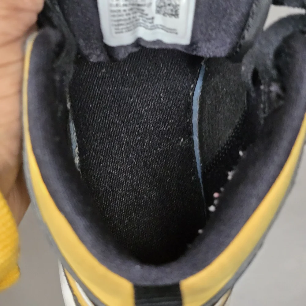 Jordan 1 Mid Pollen Kids Size 12C Black Yellow Leather High Top Sneakers